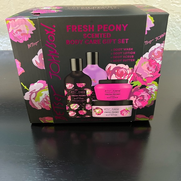 Betsey Johnson Other - BETSEY JOHNSON NWT FRESH PEONY 4 pc BODY CARE SET